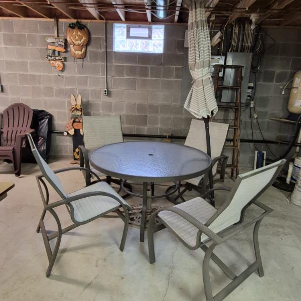 Louisville Home Pickup - VERY FINE COMPLETE PATIO GLASS TOP TABLE CHAIRS & UMBRELLA SET - EXCELLENT
