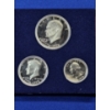 Image 2 : 1776-1976 United States Bicentennial Silver Proof Set with Display Case - 3 Coin Set