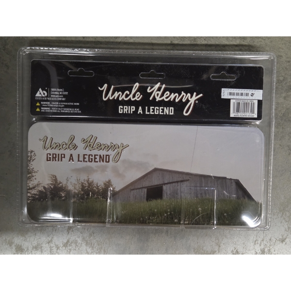 Collectable Uncle Henry Tin & Double Knife Set- Brand New! 