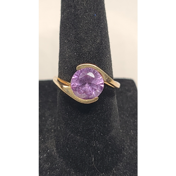 14K Yellow Gold Women's Ring With Amethyst - Size 6 - Weight: 4.0g