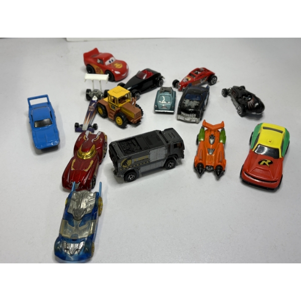 Box of Hot Wheels & Matchbox Cars 