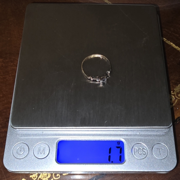 14k Gold Ring - Missing Stones - 1.7g TW