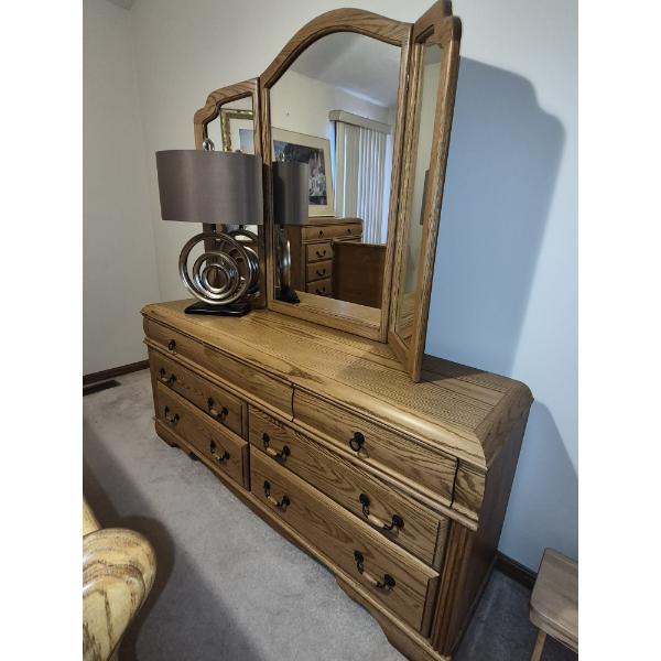Ladies Solid Oak Dress & Mirror _ Matching Sleigh Bedroom Suiite - 67 x 30 x 17