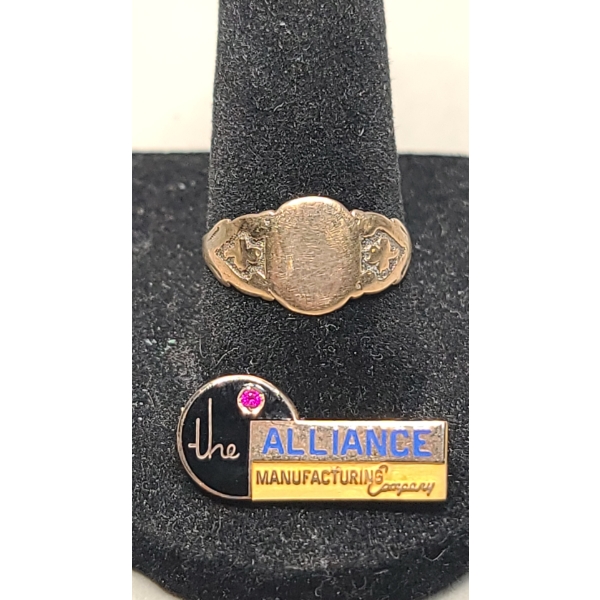10K Yellow Gold "The Alliance Manufacturing Co" Pin With Ruby & 10K Gold Signet Ring (Cut) TW: 4.8g