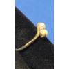 Image 3 : Women's 10K Gold Ring With Pearl Like Stones - Size 5 - Weight: 1.5g