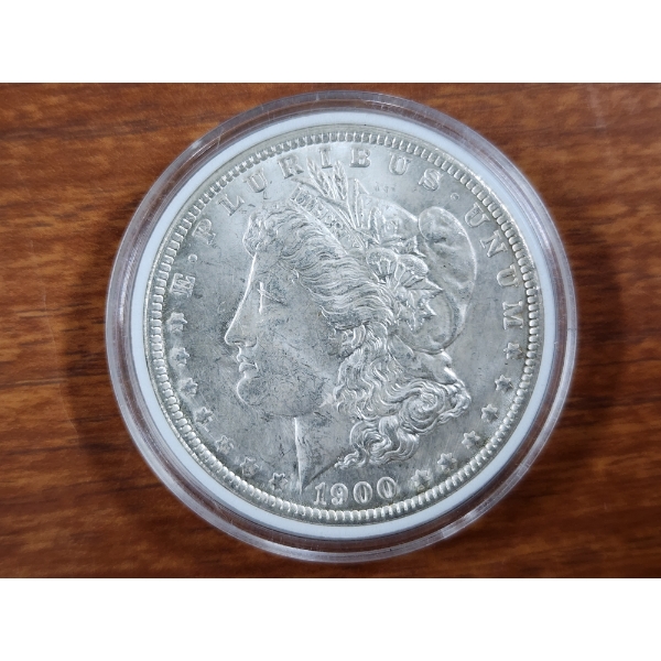 Nice 1900 Morgan Silver Dollar in Protective Case ~ Philadelphia Mint!