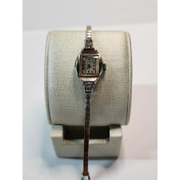 Beautiful Vintage 14K Gold Ladies Wrist Watch with Diamond Accents - TW: 16.1g