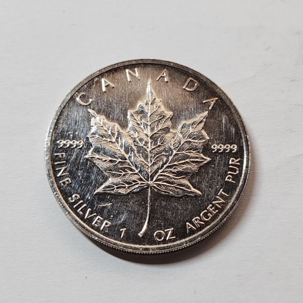 Royal Canadian Mint 1 oz .9999 Fine Silver 1993 Canadian Maple Leaf $5 Coin  