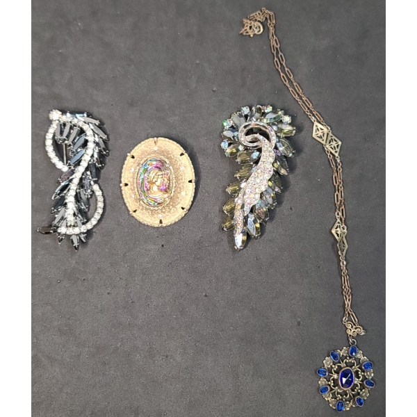 Women's Fashion Brooches & Necklace