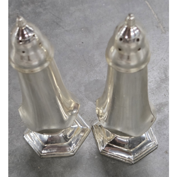 Gorgeous 10.6oz Silver Plated Salt And Pepper Shaker Set