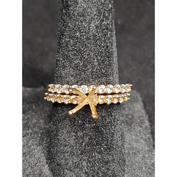 Women's 14K Gold Ring Set With Clear Stones - One Is Open Setting - Size 7 - Weight: 3.2g