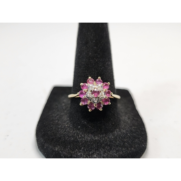 Vintage 14K Yellow Gold Cluster Ring with Ruby & Clear Stones - Size 9 - TW: 2.6g
