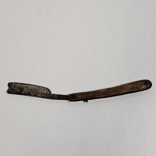 Vintage Wade & Butcher Sheffield Straight Razor With Wooden Handle