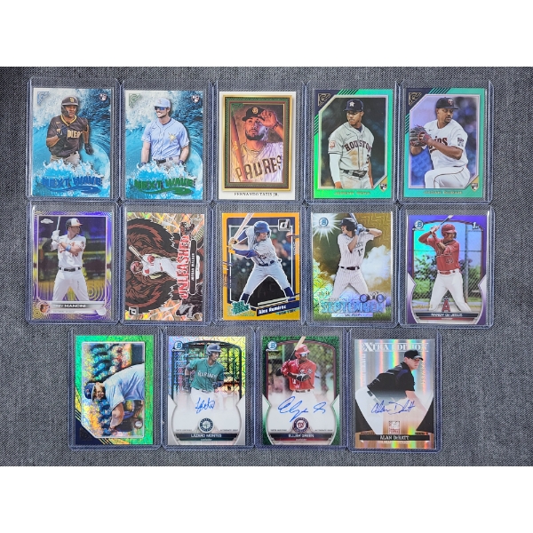14 Assorted Near Mint Baseball Trading Cards Including 3 Autographs
