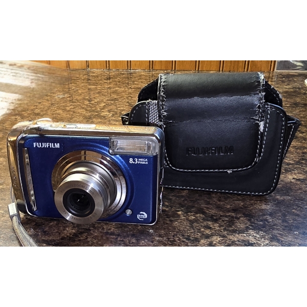 Fuji Film FinePix A805 - 8.3 Mega Pixels with Case