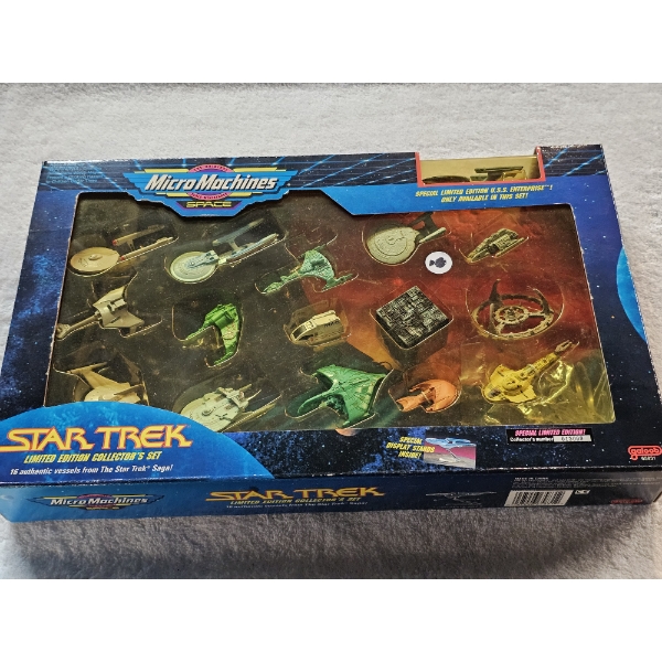 Star Trek - Limited Edition Collector's Set by Micro Machines/Galoob - Contains 16 Figures - NIB!!!