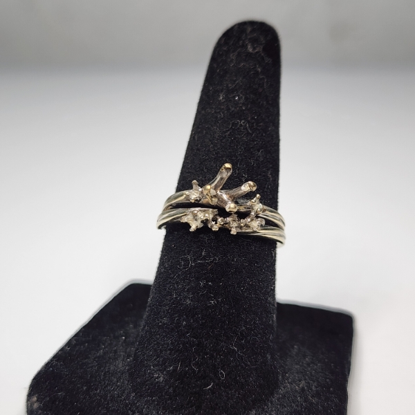 18K White Gold Ring - Size 5 - Total Weight: 2.9g