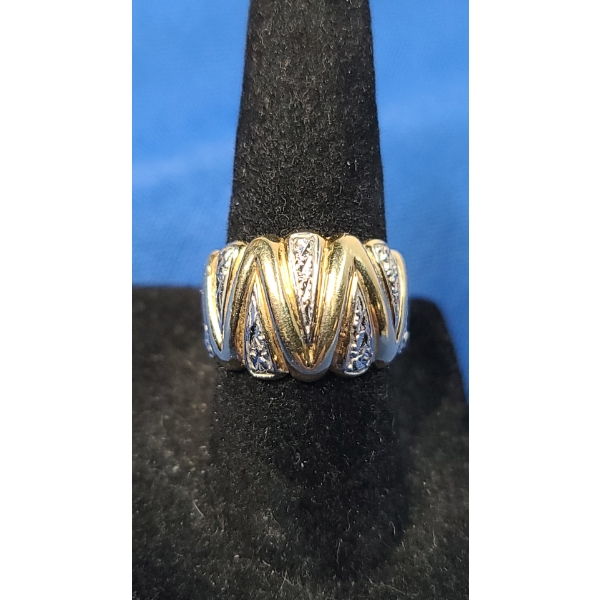 10K Gold Twist Pave Style Ring- Size 6- Weight: 3.7g