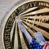Image 3 : HUGE Commemorative Statue of Liberty Shining the Light Of Freedom Colorized With Protective Case