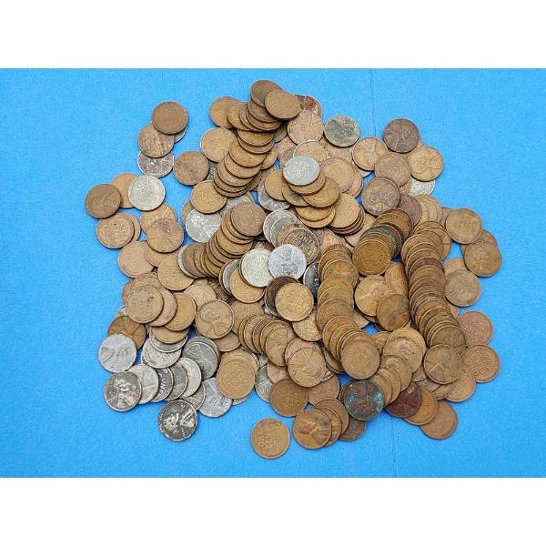 Lot of Approx. 300 Assorted Lincoln Wheat Pennies Including Steel Pennies