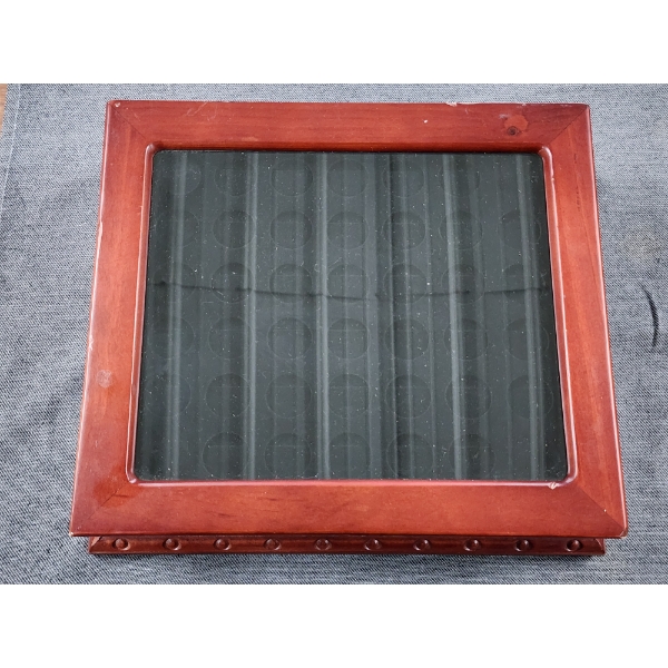 Nice Wooden Collectors Display Box With Viewing Window ~ Measures About 12" X 10"