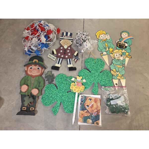 *Pick Up At Mantua Home-No Shipping Available* Great Condition Festive Holiday Decor Including Star 