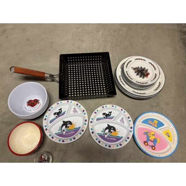 *Pick Up At Mantua Home-No Shipping Available* Several Plates - Deep Fryer Pan - Sea World Plates 
