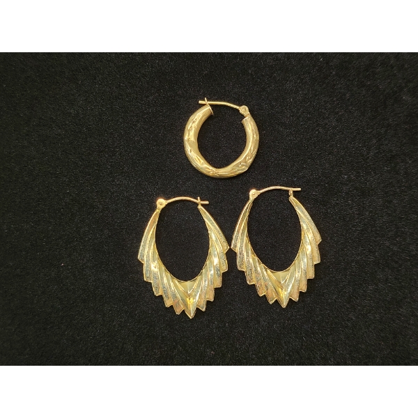 14K Yellow Gold Pair of Textured Hoop Earrings & One Loose 14K Hoop Earring TW: 2.0g