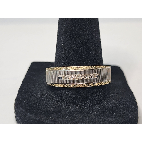 Stunning Vintage 14K Gold Ring with Diamonds - Size 11 - TW: 4.9g