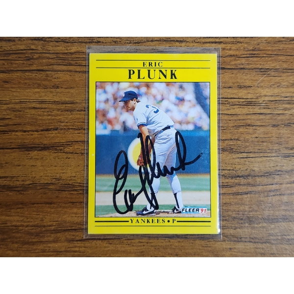 1991 Fleer Eric Plunk Autographed Baseball Card #676 - Mint Condition