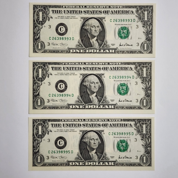 Three Consecutive Serial Number Uncirculated 2001 United States $1 Federal Reserve Notes 