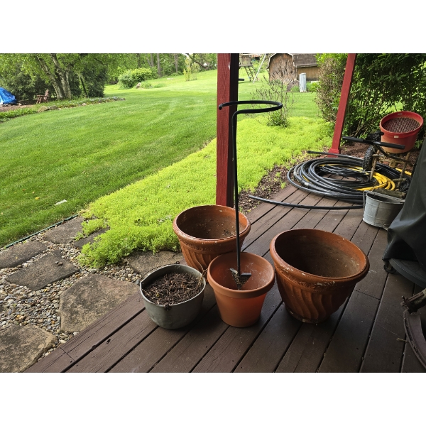 4 Flower Pots and a 30" Plant Stabilizer