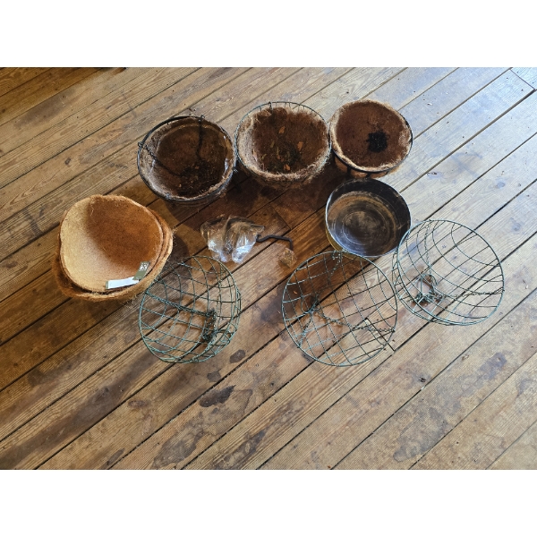 6 Hanging Planters, 5 Coconut Fiber Liners and More