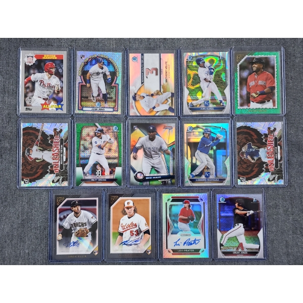 14 Assorted Near Mint Baseball Trading Cards Including 3 Autographs