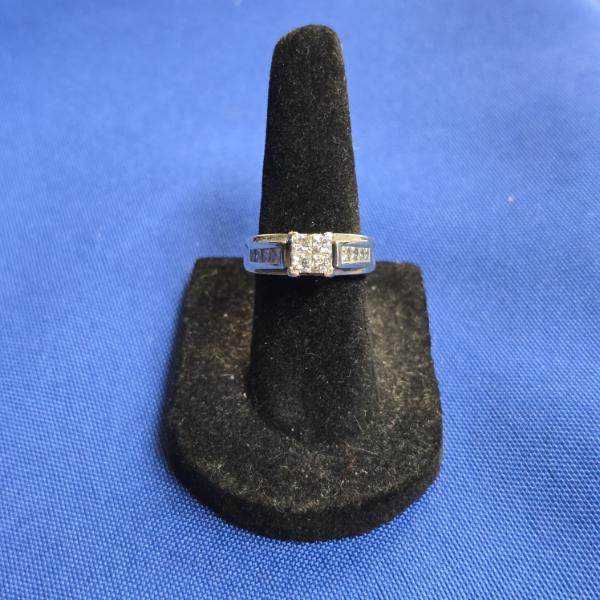 14k Gold and Diamond Ring - Real Diamonds, No Missing Stones - Sz 6 - 7.1g TW