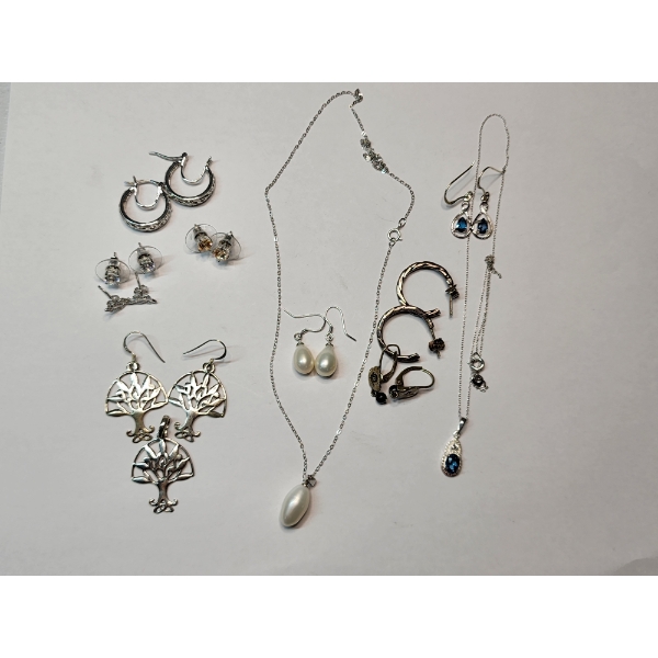 Lot of Assorted Sterling Silver Jewelry: Matching Sets, Earrings TW: 26.2g