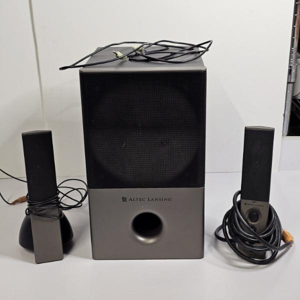Altec Lansing VS4121 2.1 Channel Computer Speaker System with a Powered Subwoofer