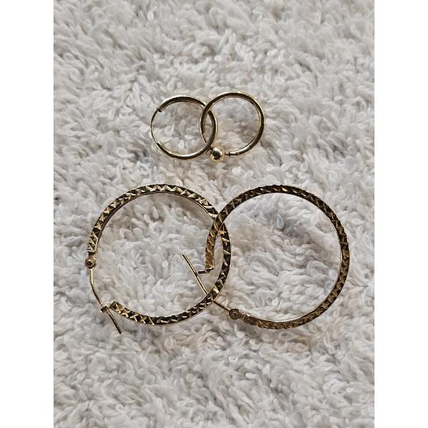 Two Pair of 14k Yellow Gold Hoop Earrings (1.4g total)
