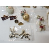 Image 5 : Lot of Over 20 Assorted Gold-Tone Pins