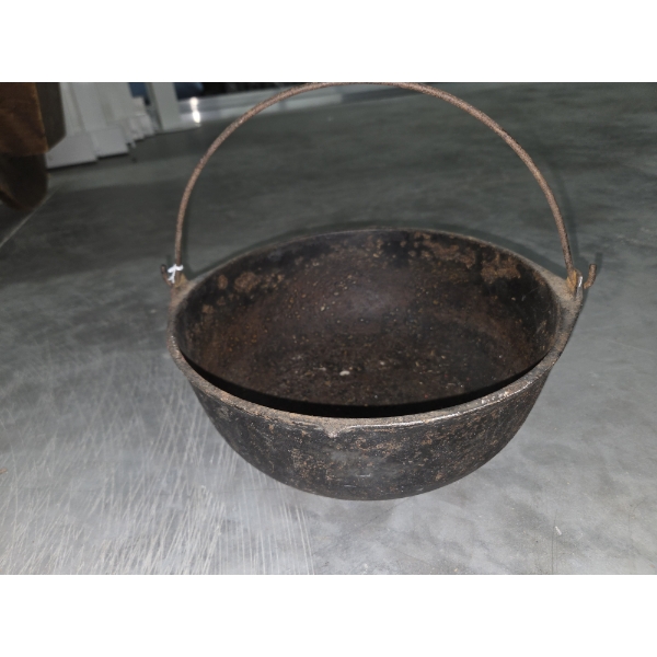 Cast Iron Round Bottom Pot