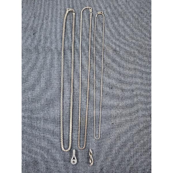 Three Sterling Silver Necklaces With Two Sterling Silver Pendants ~ Total Weight 20.4 Grams