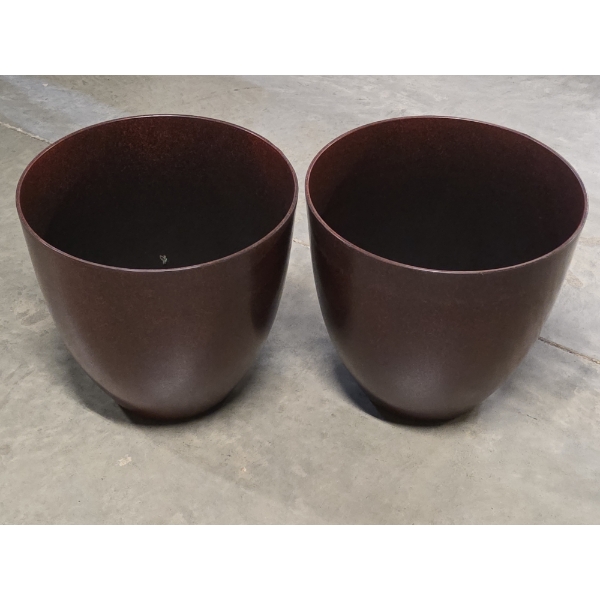 Two Brand New 15'' Round Plastic Planter Deck/Porch Pots 