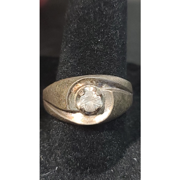 Sterling Silver Ring With Clear Stone - Size 9 - Weight: 7.4g