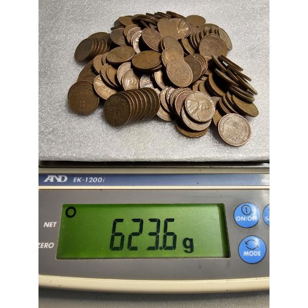 Lot of Assorted Wheat Pennies (623g) - AFV: $2 (estimated by weight)