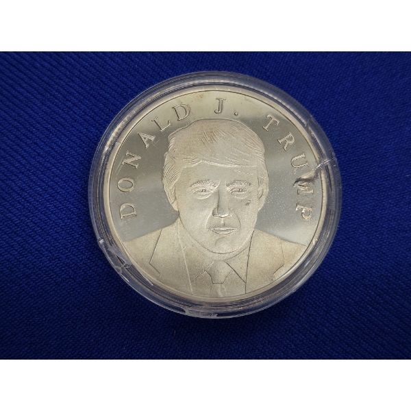 Donald Trump Presidential Coin Commemorative - Labeled as 1 oz .999 Silver (NOT SILVER - REPLICA)