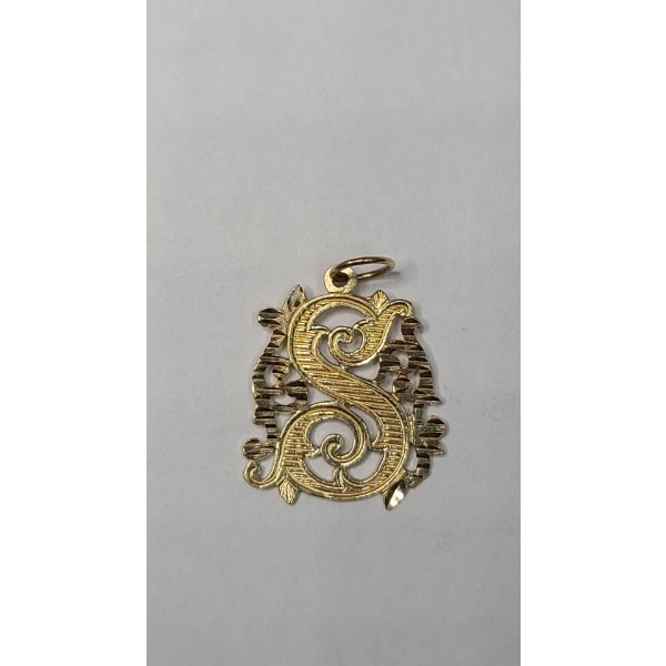 14K Yellow Gold "S" Pendant - Weight: 1.7g