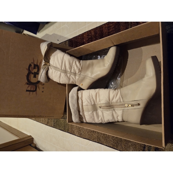 New!! Ugg Australia Cream Colored Wedge Winter Boots Size 7