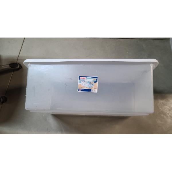 106 QT Sterlite Latching Tote 