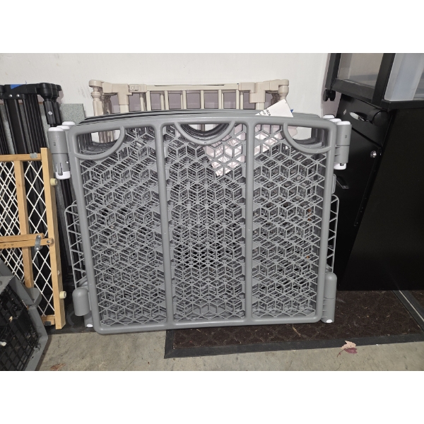 Pet Play Yard 5ft Across & 26" Tall In Great Shape