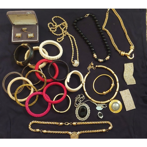 Large Lot Of Estate Jewelry As Shown - See Detailed Pictures